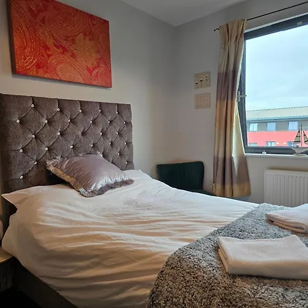 2 Spacious Rooms In The Heart Of The Marina Swansea Exterior photo