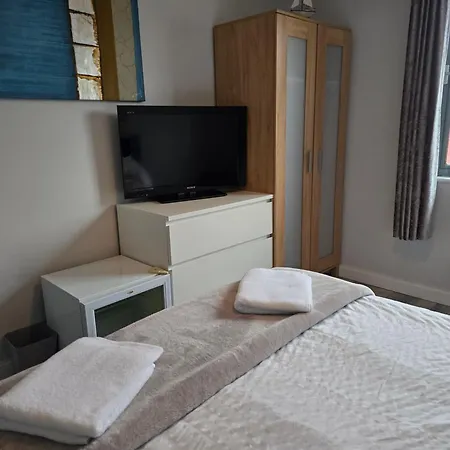 2 Spacious Rooms In The Heart Of The Marina Swansea Exterior photo