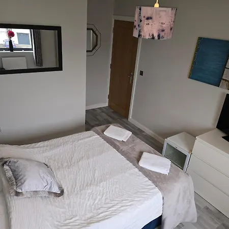 2 Spacious Rooms In The Heart Of The Marina Swansea Exterior photo