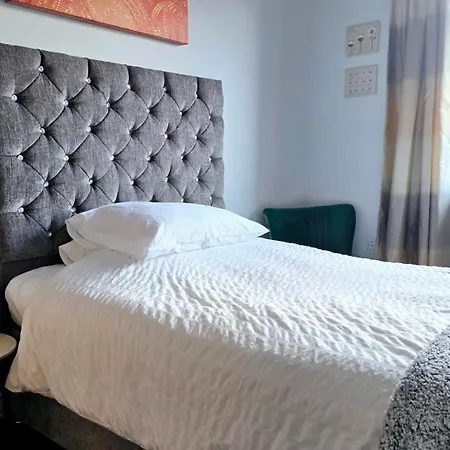 2 Spacious Rooms In The Heart Of The Marina Swansea Exterior photo